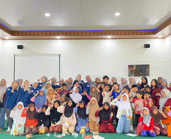 Belajar Bangun Datar dengan Ceria Bersama HIMADIKA di PKBM Ummatan Wasathon