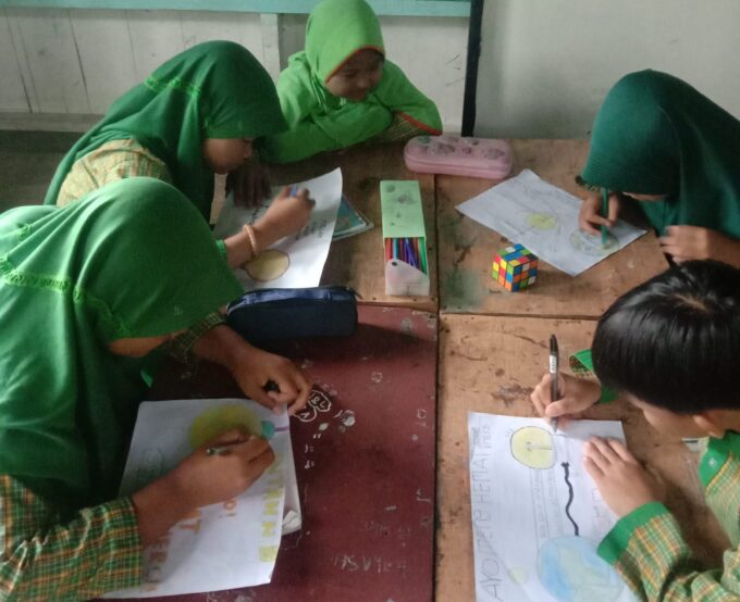 Membuat Poster Hemat Energi