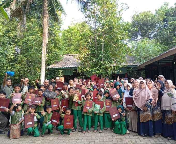PKBM Ummatan Wasathon Laksanakan Pembagian Rapor Semester Genap Tahun Ajaran 2025/2026