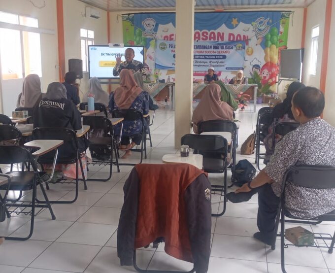 Pelatihan Pengembangan Digitalisasi melalui Papan Interaktif Digital (PID)
